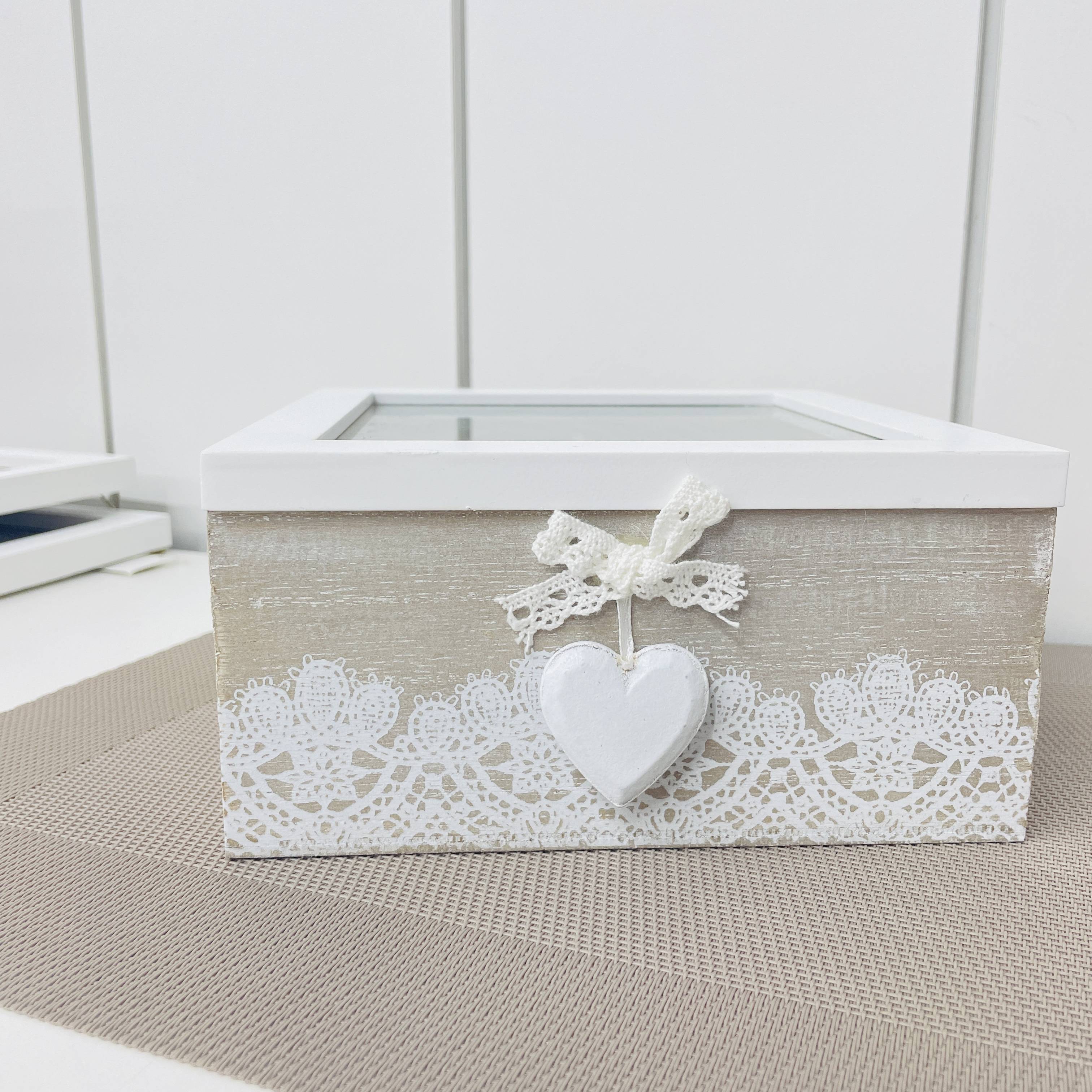 Scatola porta bustine in legno "ricamo"